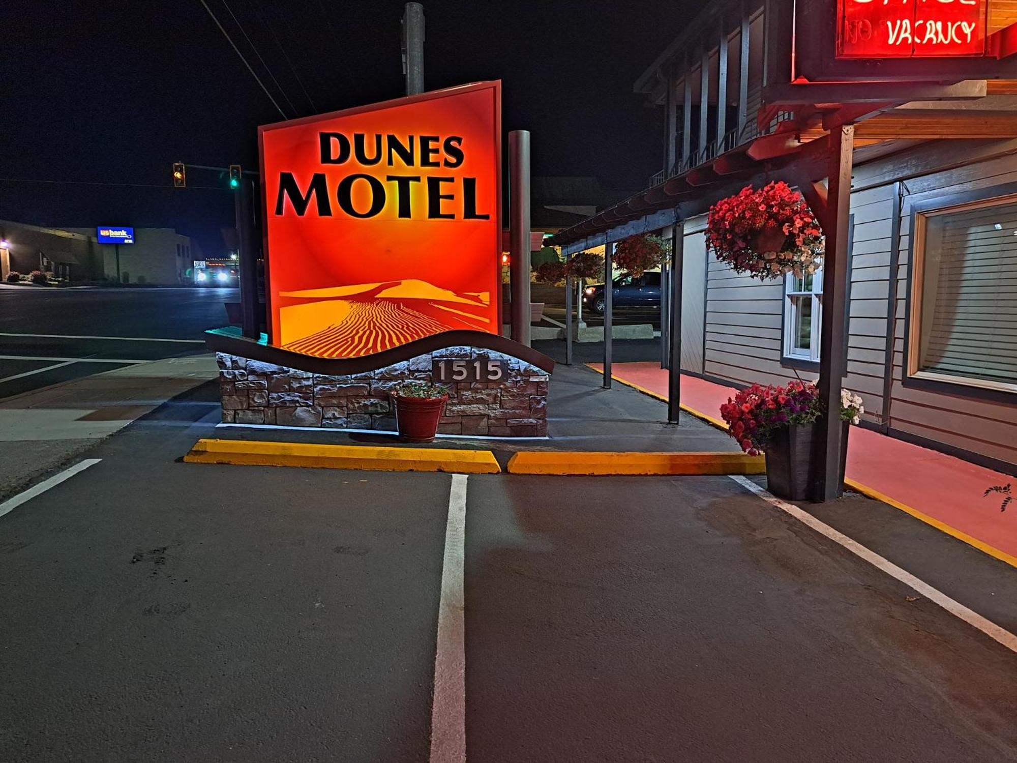 Dunes Motel - Bend Exterior photo